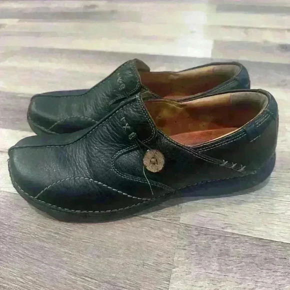 8.5 Clarks Women's Black Loafers - Picture 1 of 5